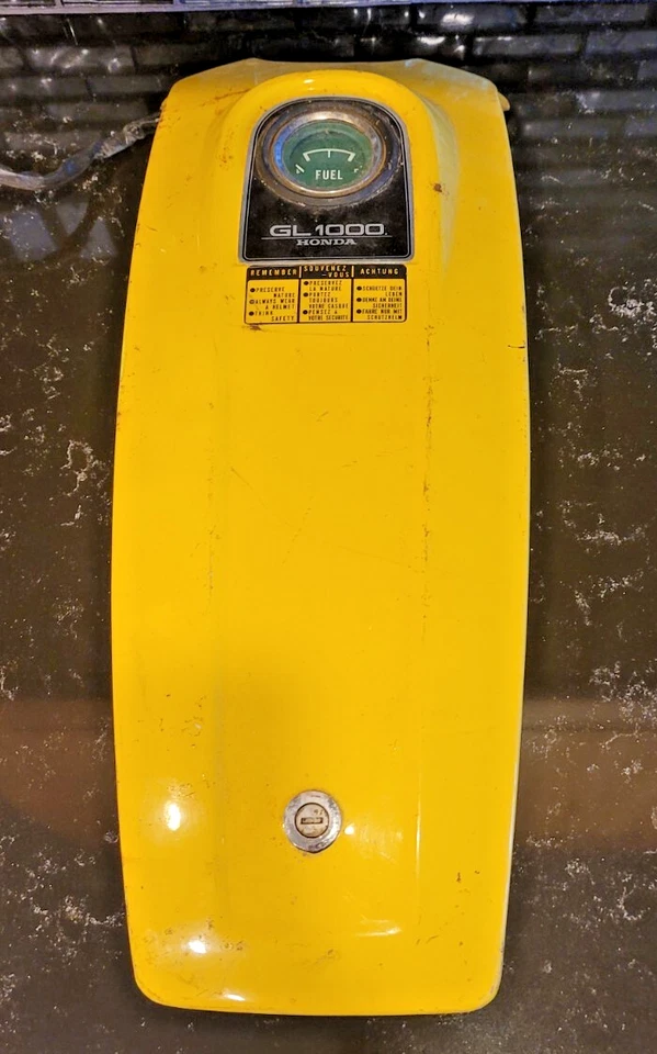 Panel de cubierta central de tanque de combustible ficticio vintage OEM Honda Goldwing GL1000 1975-1977  Foto 1 de 4