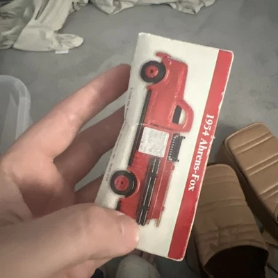 1954 Ahrens-Fox пожарная машина The Reader's Digest 1999 масштаб 1:64 - Изображение 1 из 4