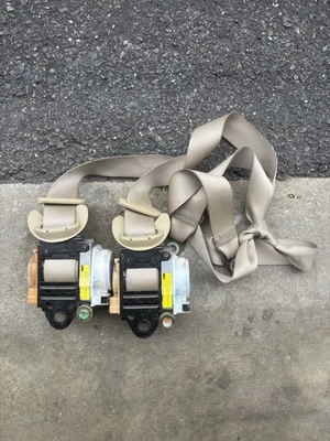 Cinturones de seguridad delanteros lado conductor y pasajero Toyota 4Runner-2003-2009 color beige Foto 1 de 2