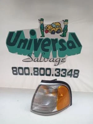 1999 年马自达 B2500 左前转向信号灯 — 第 1/4 张图片