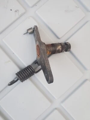 07 - 13 2009 Kawasaki Vulcan 900 VN900C rear brake lever with springs - Image 1 of 2