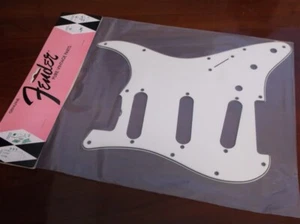 NEW - Genuine Fender '65 Strat Pickguard, S/S/S, 3-Ply EGGSHELL, 009-4392-049 - Picture 1 of 1