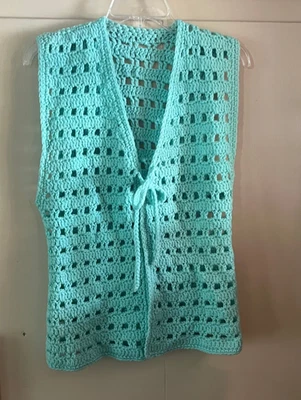 Chaleco suéter hecho por abuela turquesa ganchillo a mano años 70 grande Estate Find Foto 1 de 4