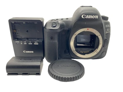 CANON EOS 5D MARK IV 30.4 MP SLR DIGITAL CAMERA BODY  w/ Battery charger - Image 1 of 4
