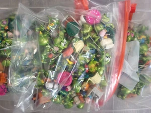 Huevo Ü, Super Spacys, 25 figuras + varios accesorios, 2001 - Imagen 1 de 2