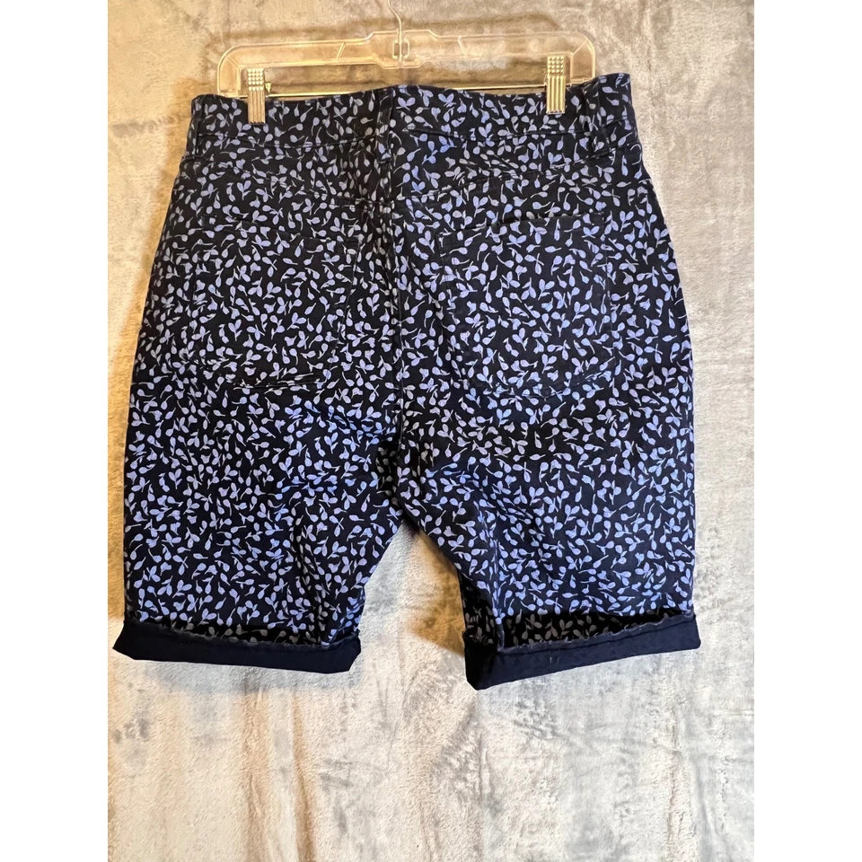 Bermudas informales con puños con estampado floral azul talla 14 Style & Co para mujer Foto 1 de 4