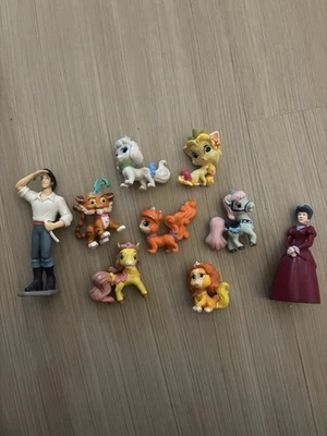 Lote de 9 mini figuras de mascotas del palacio de la princesa Disney Foto 1 de 2
