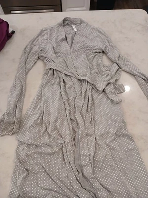 Bata de maternidad A Pea In The Pod para mujer mediana kimono gris acanalado cachemira encaje Foto 1 de 4