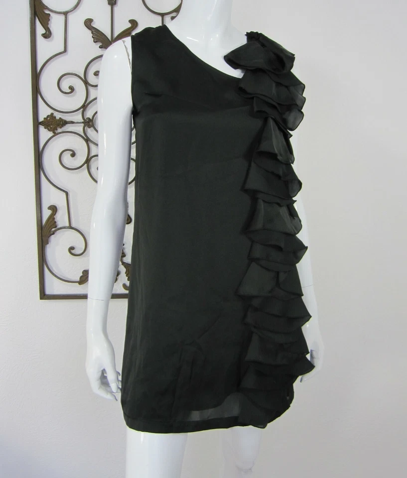 VESTIDO GO International sin mangas con volantes talla xs cuello redondo negro   Foto 1 de 4