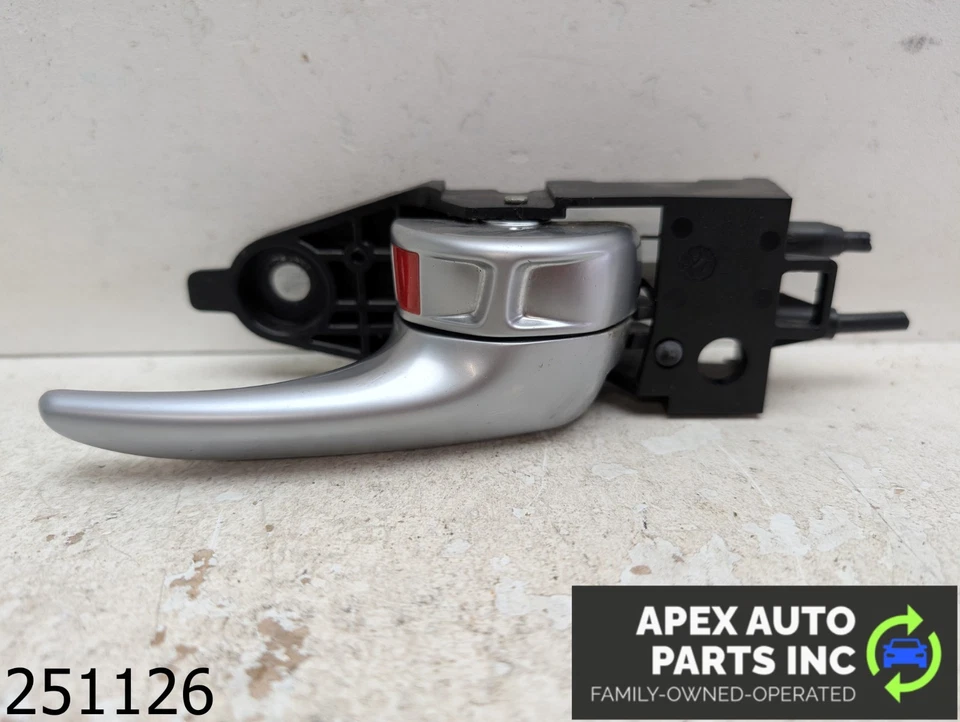 OEM 2013 Dodge Dart 1.4L FRONT RIGHT PASSENGER DOOR INTERIOR HANDLE Foto 1 de 4