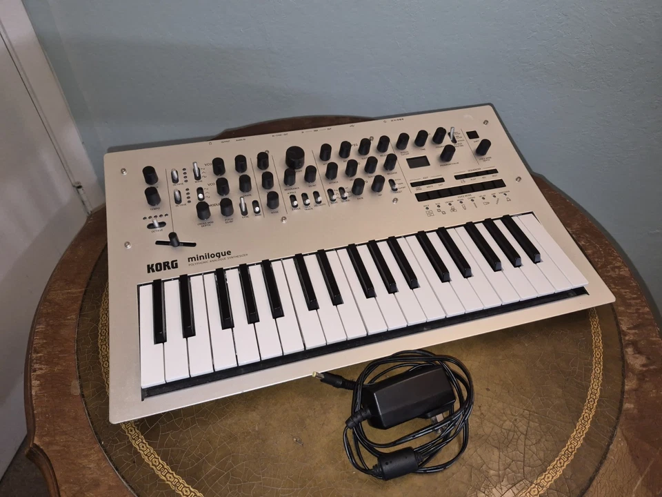 Minilogo KORG (muy buen estado) Foto 1 de 4