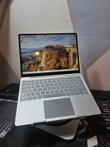 Microsoft Surface Laptop GO 12,4" Bildschirm Intel i5 8GB RAM 128GB SSD Windows 11 - Bild 1 von 6