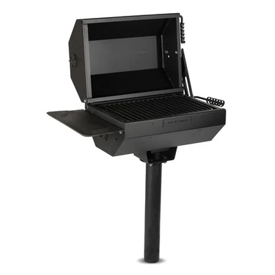 Parrilla y ahumador estilo parque Ash & Ember, 390 cuadrados Parrilla de carbón con tapa Foto 1 de 4