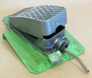 KKUSAI DENGYO CO. INTERRUPTOR DE PEDAL DE PIE, RETIRADO DEL TORNO IKEGAI - Imagen 1 de 5