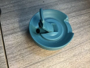 🌊 REPLACEMENT STARBUCKS SCREW ON 2.5" LID - POP TOP OPEN SPOUT RARE COLOR - Picture 1 of 4