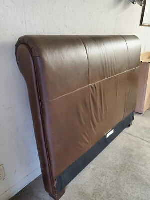 Cabecero Pottery Barn Queen de cuero chocolate y marco de metal Foto 1 de 4