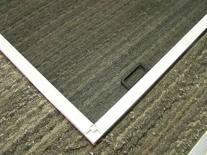 SCHERMI PER FINESTRE REALIZZATI NUOVI E TAGLIATI A MISURE FINO A 24"x30" - Foto 1 di 5