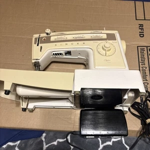 Singer Stylist 834 Sewing Machine. Pedal included! Tested. Flimsy bottom  - Picture 1 of 23