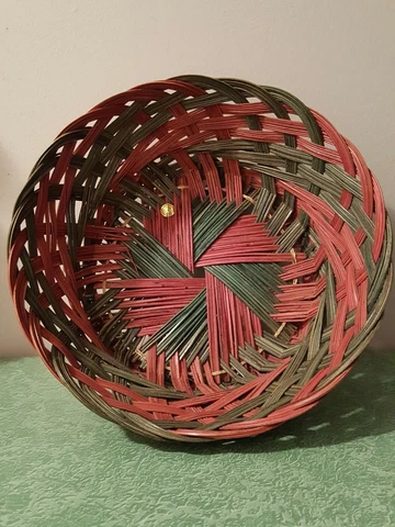 VTG Rattan Woven Basket Red & Green (Philipphines) Cover