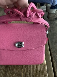 Valentines 2024 Cassie Kiesel Leder Top Griff Tasche Herz Griff so süß! - Bild 1 von 3