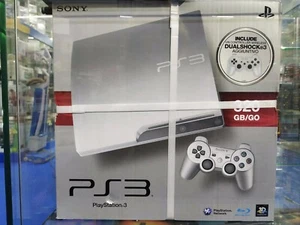 Solo Ritiro Play3 Slim Silver 320GB 2 Controller Console PS3 Playstation NUOVA - Foto 1 di 1