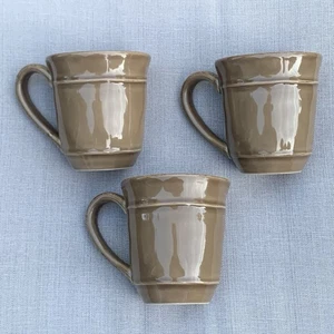 3 tazas Pottery Barn Cambria Mushroom (Taupe) DESCONTINUADAS hechas en Portugal - Imagen 1 de 12