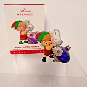Hallmark Andenken Ornament 2015 Nordpol Baumschneider 3. Elfe Weihnachten - Bild 1 von 2