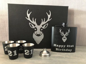 Frasco de cadera de ciervo de acero inoxidable personalizado 21 cumpleaños en caja de regalo 4 vasos de chupito - Imagen 1 de 4