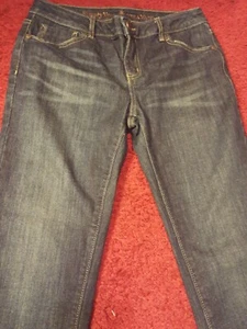 Simply Vera Vera Wang Women's Capri Jeans Size 8P Blue Roll Cuff Capri, Dark - Picture 1 of 4