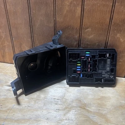 Genuine Nissan Control Module 284B7-5MP0E - Imagen 1 de 4