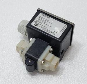 United Electric 24-012 M201 XY580 Differential Pressure Switch 4-45 psid - Picture 1 of 6