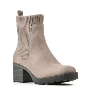 Botín de gamuza sintética con plantilla cómoda Benji White Mountain para mujer, beige talla 10M Foto 1 de 3