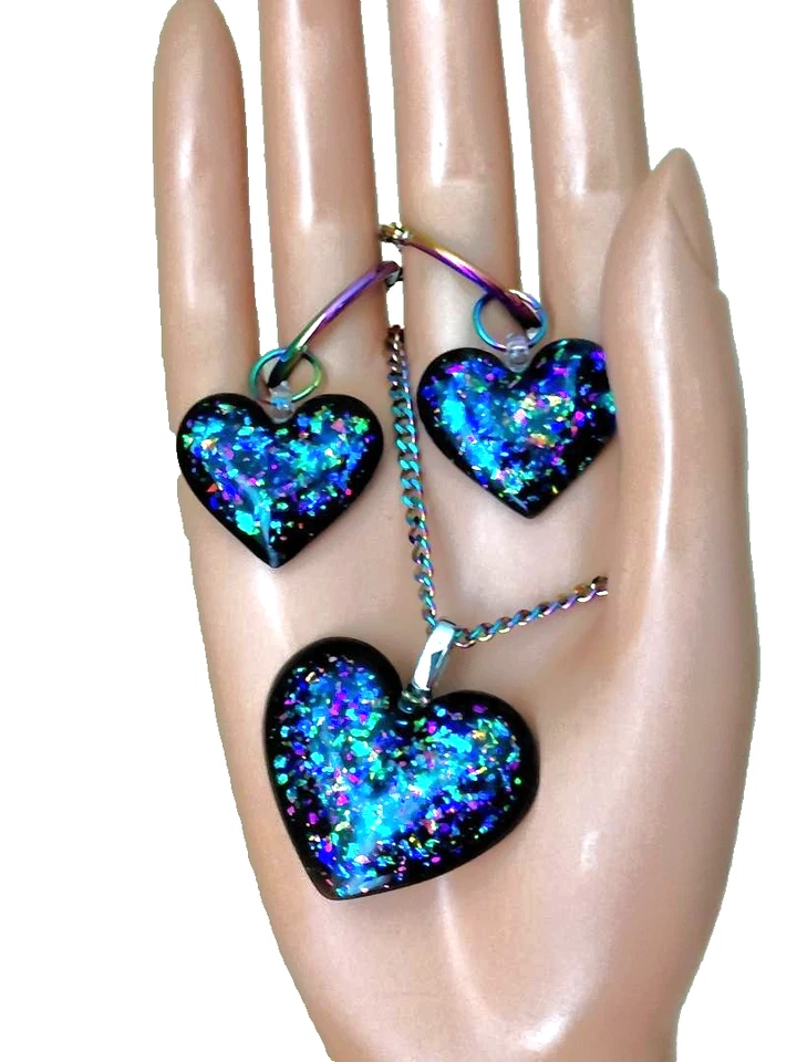 Juego de colgantes de ópalo: 3 piezas de resina de ópalo corazón colgante y pendientes en acero inoxidable Foto 1 de 4