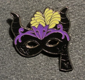 DISNEY PIN MALEFICENT MARDI GRAS 2020 HIDDEN MICKEY PIN - Picture 1 of 3