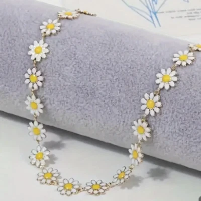 Daisy Chain Necklace Choker White Dainty Floral Gold Boho Hippie Festival Simple - Image 1 of 4