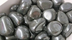Polished Hematite Tumblestone 15 - 20mm Reiki Chakra Healing Crystals - Picture 1 of 4