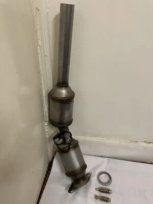 Toyota Prius PLUS  1.8 2010 - 2020 CATALYTIC CONVERTER WITH SENSOR Free 🚚 - Image 1 of 4