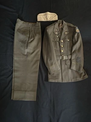 UNCOMMON!  WW2 8th USAAF Army Air Corps Engineer Officer’s Uniform - Image 1 of 4