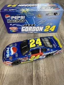 1:24 Jeff Gordon #24 DuPont Pepsi Daytona Action NASCAR 2002 Bank - Picture 1 of 5