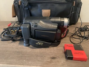 JVC GR-AXM210 VHS-C Digital Camcorder UNTESTED W/ Carry Case - Picture 1 of 12