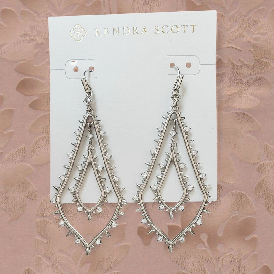 Pendientes colgantes Kendra Scott Alice de latón con tachuelas de circonita cúbica chapados en rodio NUEVO Foto 1 de 3