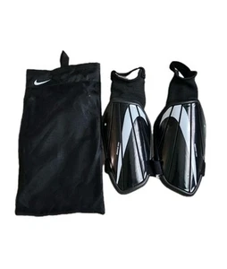Nike Charge Juniors Shin Guard Pads Football Socker Guards Black/White Size M - Picture 1 of 8