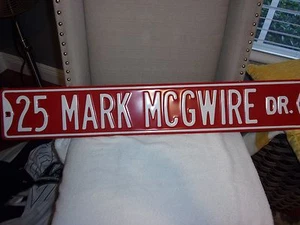 Letrero de tráfico de calle vintage de metal rojo esmaltado "Mark McGwire" fanáticos del béisbol - Imagen 1 de 1