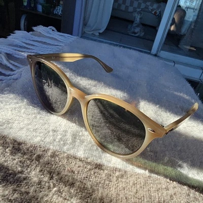 Óculos de sol Ray Ban RB4305 bege redondo levemente usado 53-19 145 Itália 6166/13 - Imagem 1 de 4