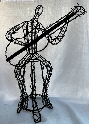 Rara escultura de alambre de metal negro caprichosa guitarra modernista músico arte de interferencia Foto 1 de 4