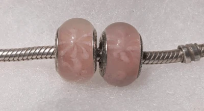 2件套全新潘多拉哑光粉红色穆拉诺玻璃小饰品带粉红色花朵 — 第 1/2 张图片