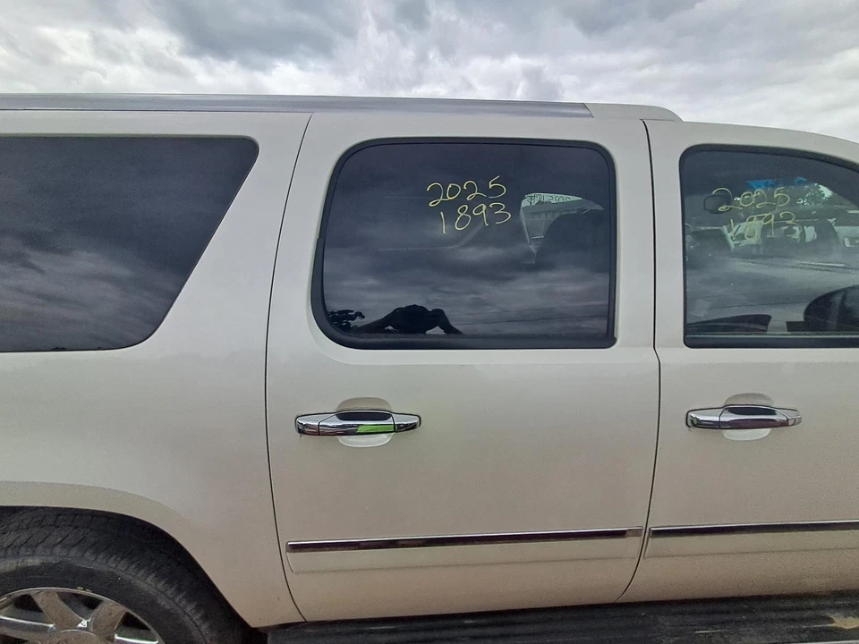 Used Front Right Door Assembly Front fits: 2011 Gmc Yukon xl 1500 Front Right Gr Foto 1 de 4