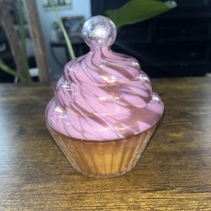 Anthropologie Cupcake Gourmand Kerze geröstete Makrone Duft rosa Glas 5" - Bild 1 von 3
