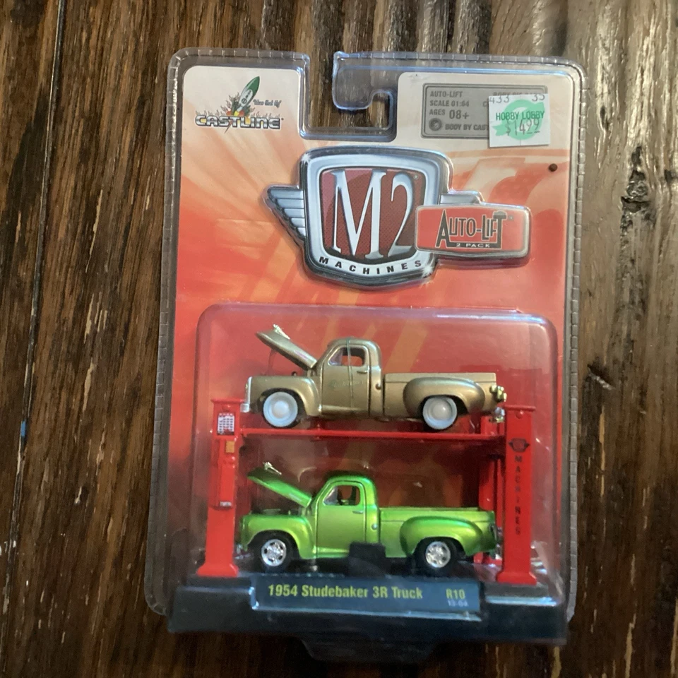 M2 Machines Auto Lift 2-Pack - 1969 Chevrolet Camaro SS 350 1:11.5 Diecast Car