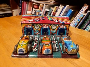 VERY NICE VINTAGE 1950's HAJI TIN LITHO LEVER PUSH THREE CAR AUTO RACE - Picture 1 of 10